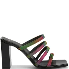 Босоножки с ремешками