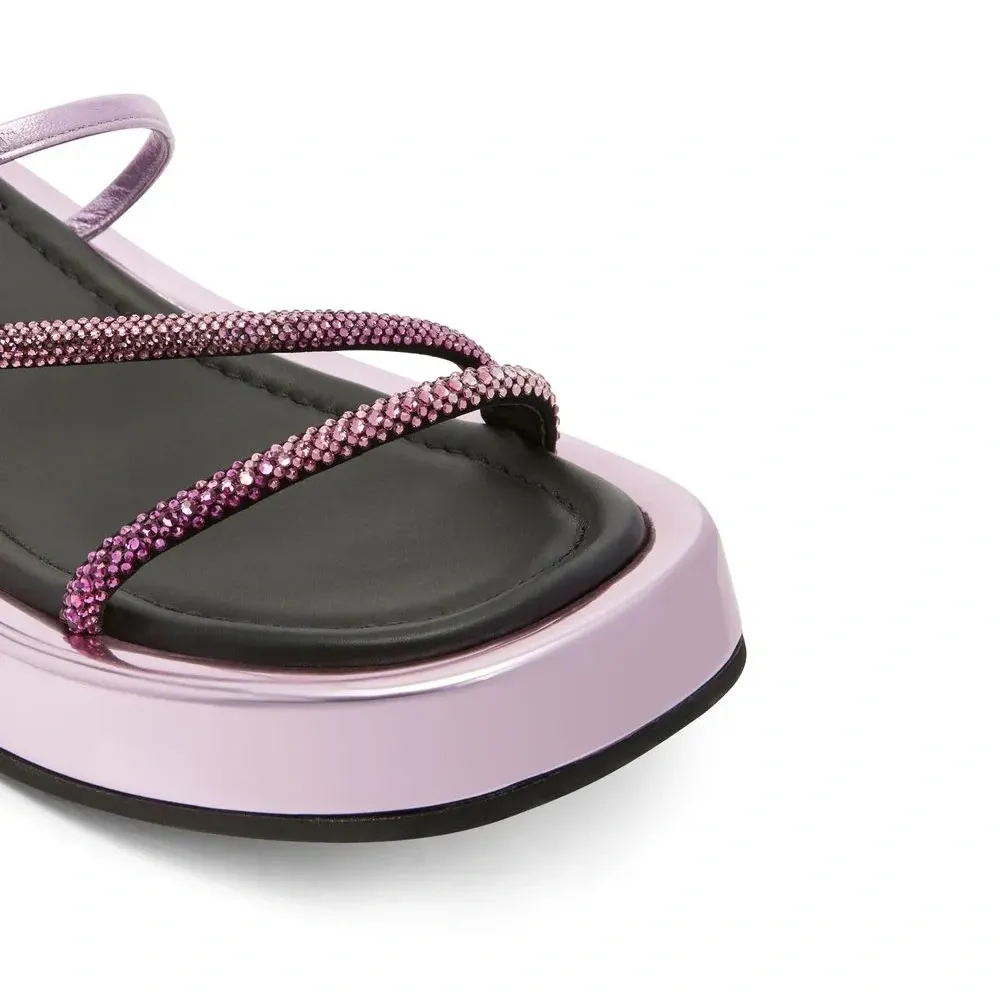 Сандалии с завязками