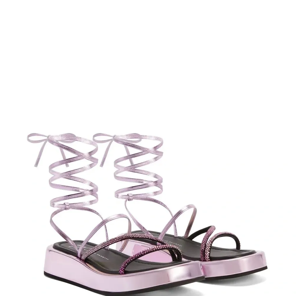 Сандалии с завязками