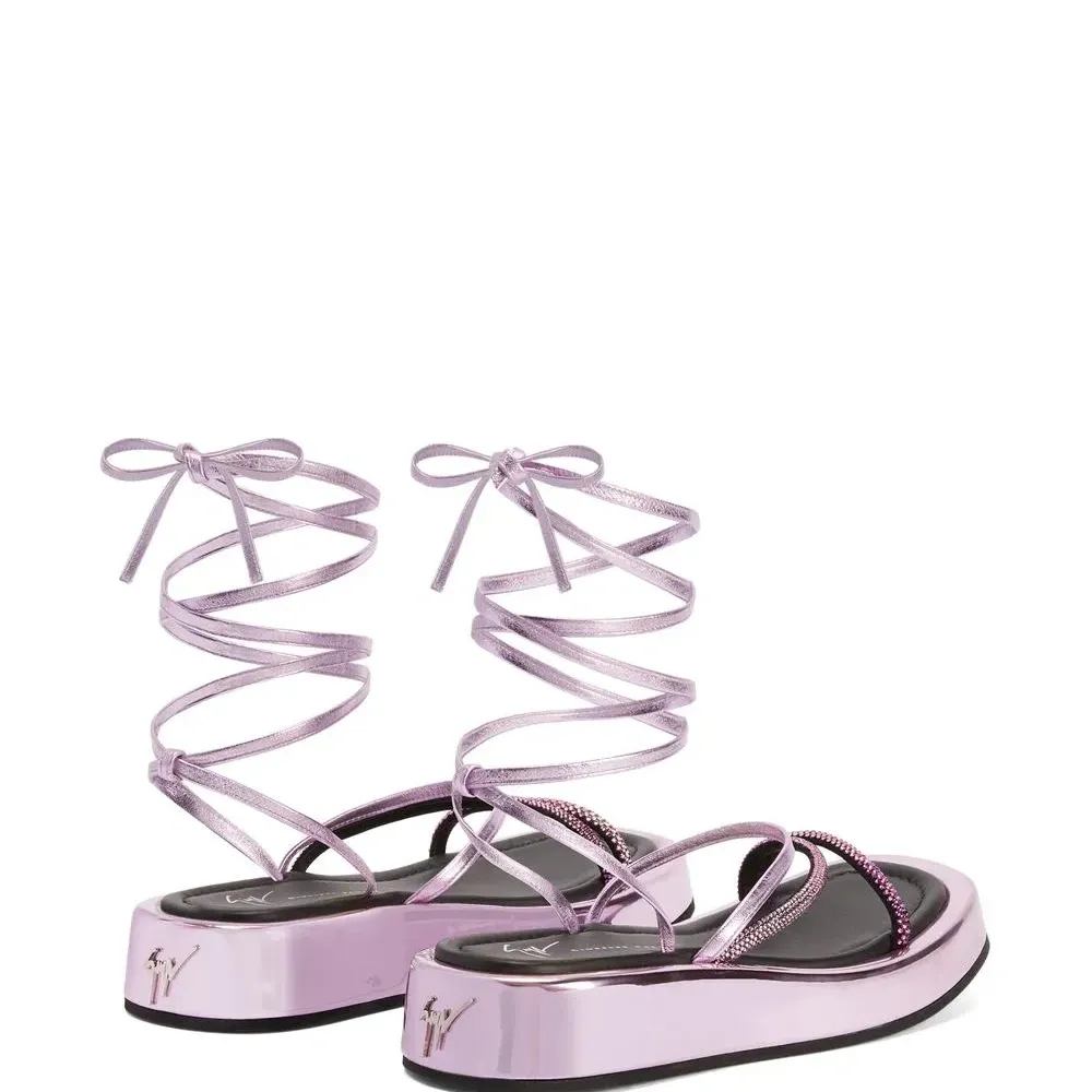 Сандалии с завязками