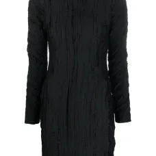 Платье с высоким воротником и жатым эффектом Платье с высоким воротником и жатым эффектом