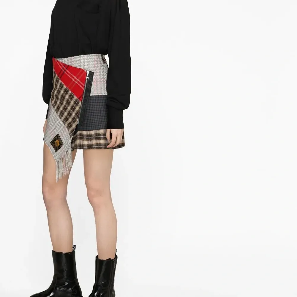 Джемпер в рубчик с высоким воротником