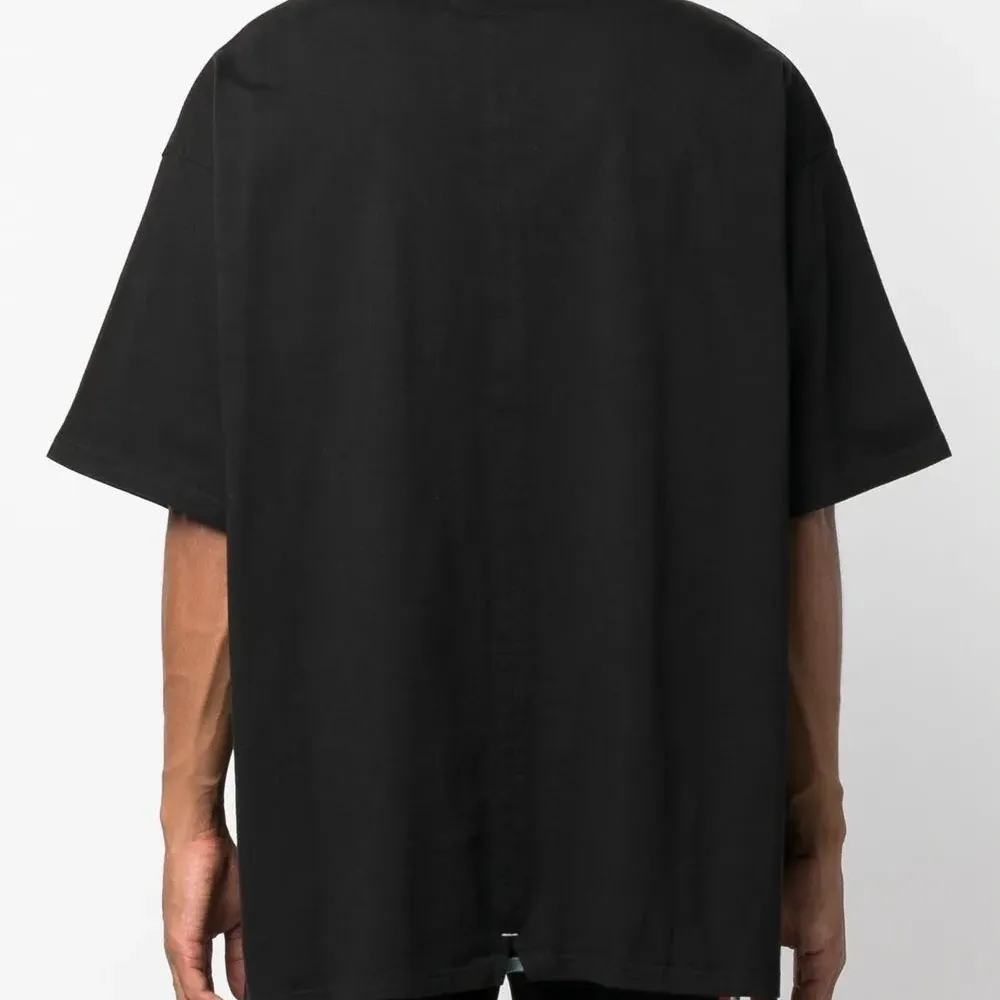 Футболка с нашивкой-логотипом