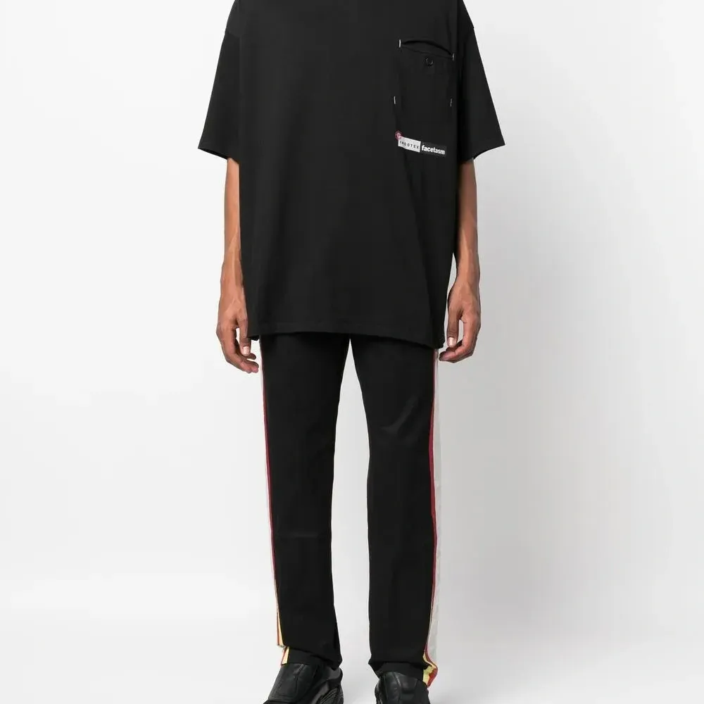 Футболка с нашивкой-логотипом