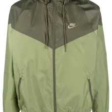 куртка с капюшоном и вышитым логотипом