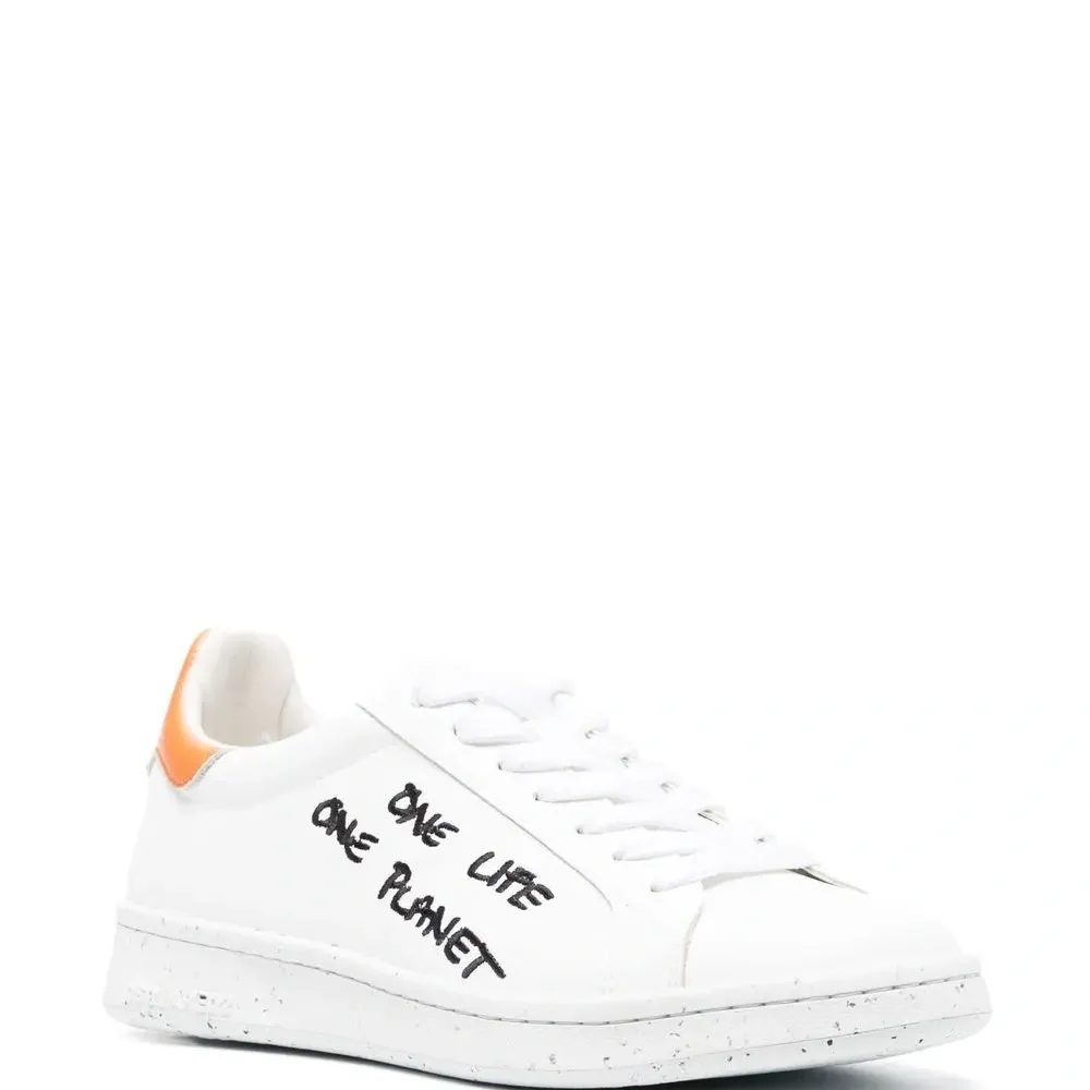 Кроссовки с надписью