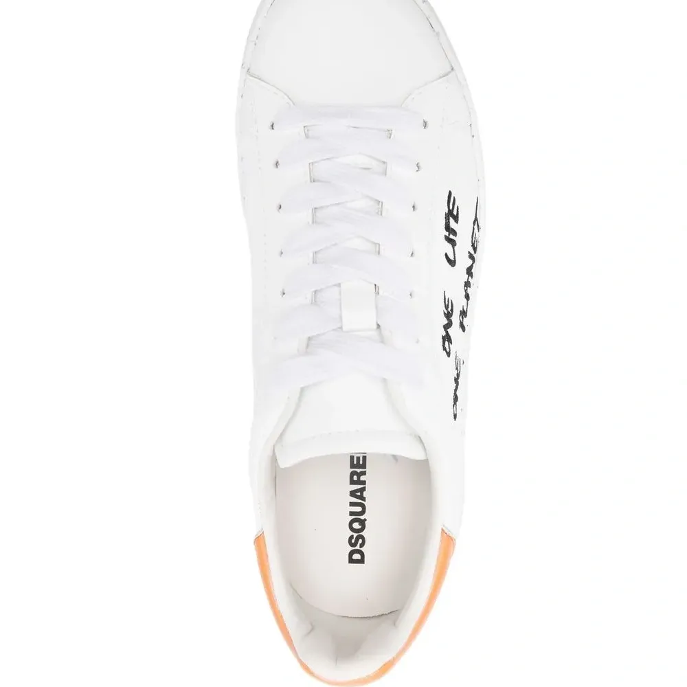 Кроссовки с надписью