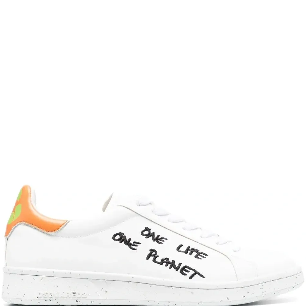 Кроссовки с надписью