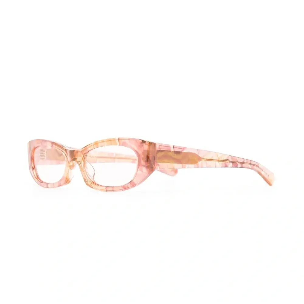 Очки в квадратной оправе