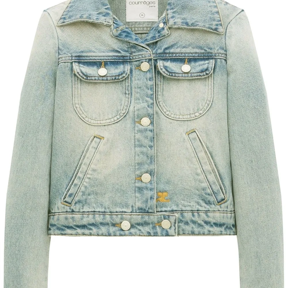 Джинсовая куртка на пуговицах