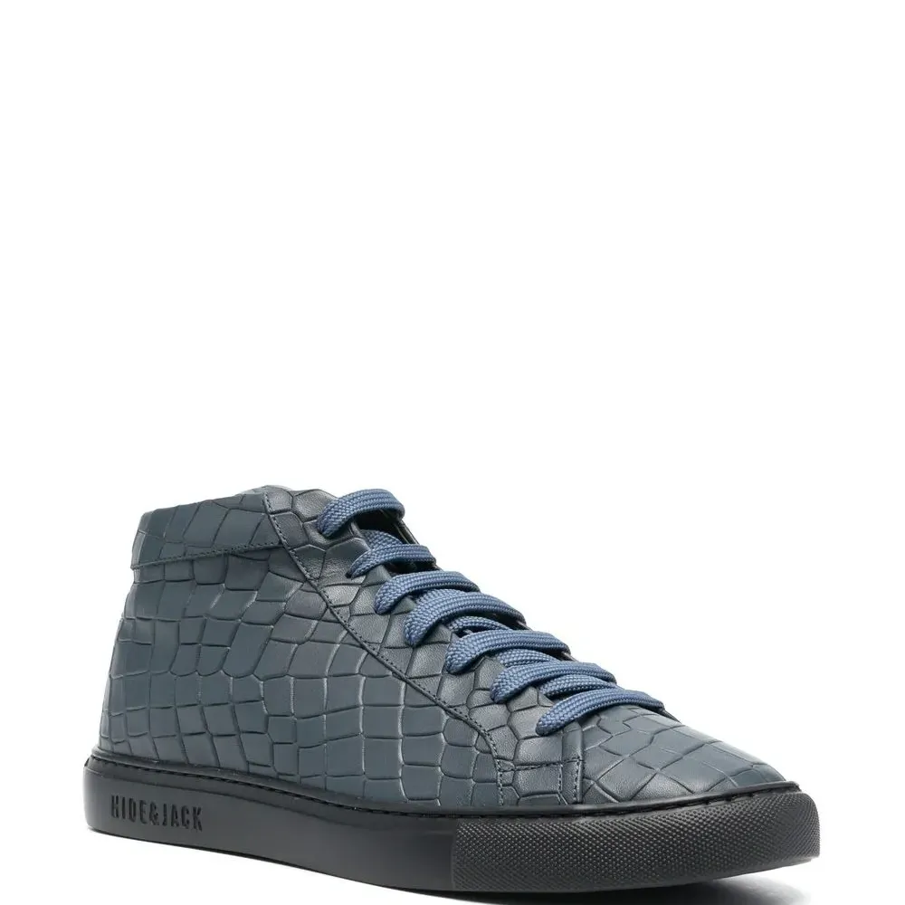 Высокие кеды с тиснением под крокодила