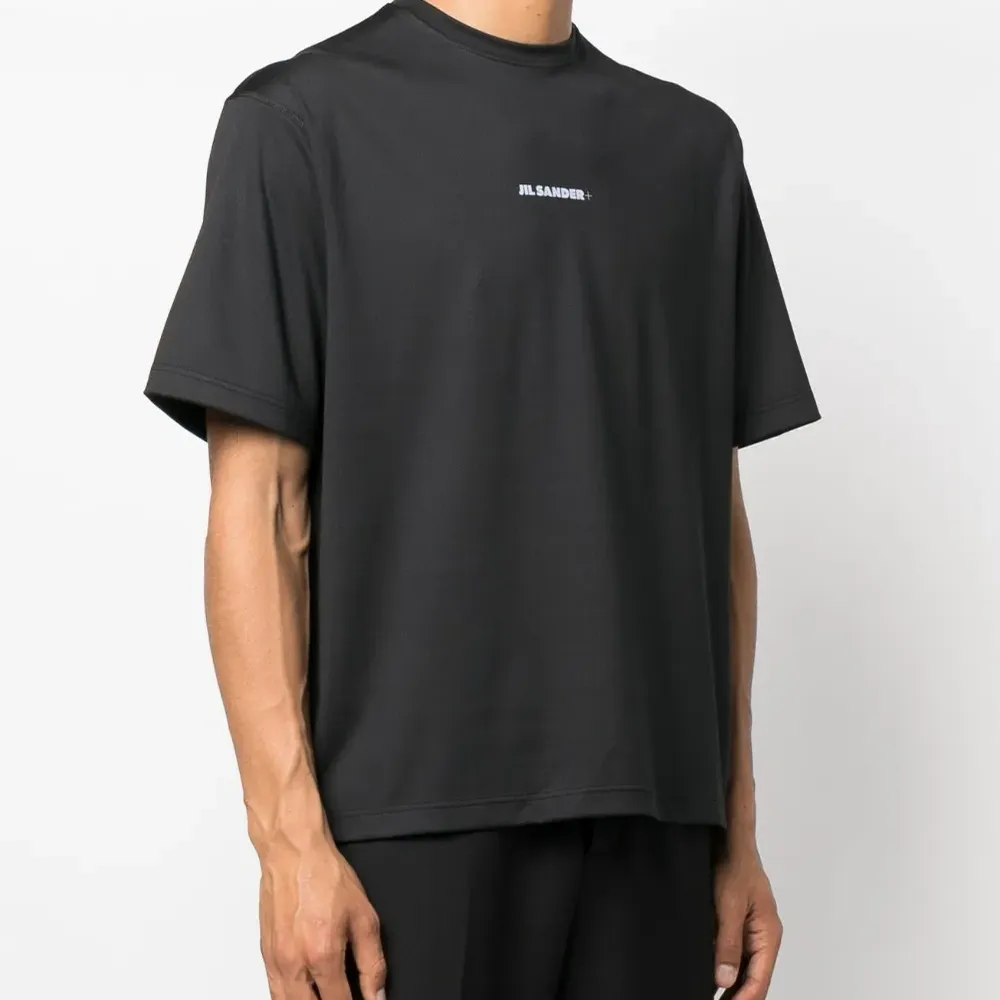 Спортивная футболка с логотипом