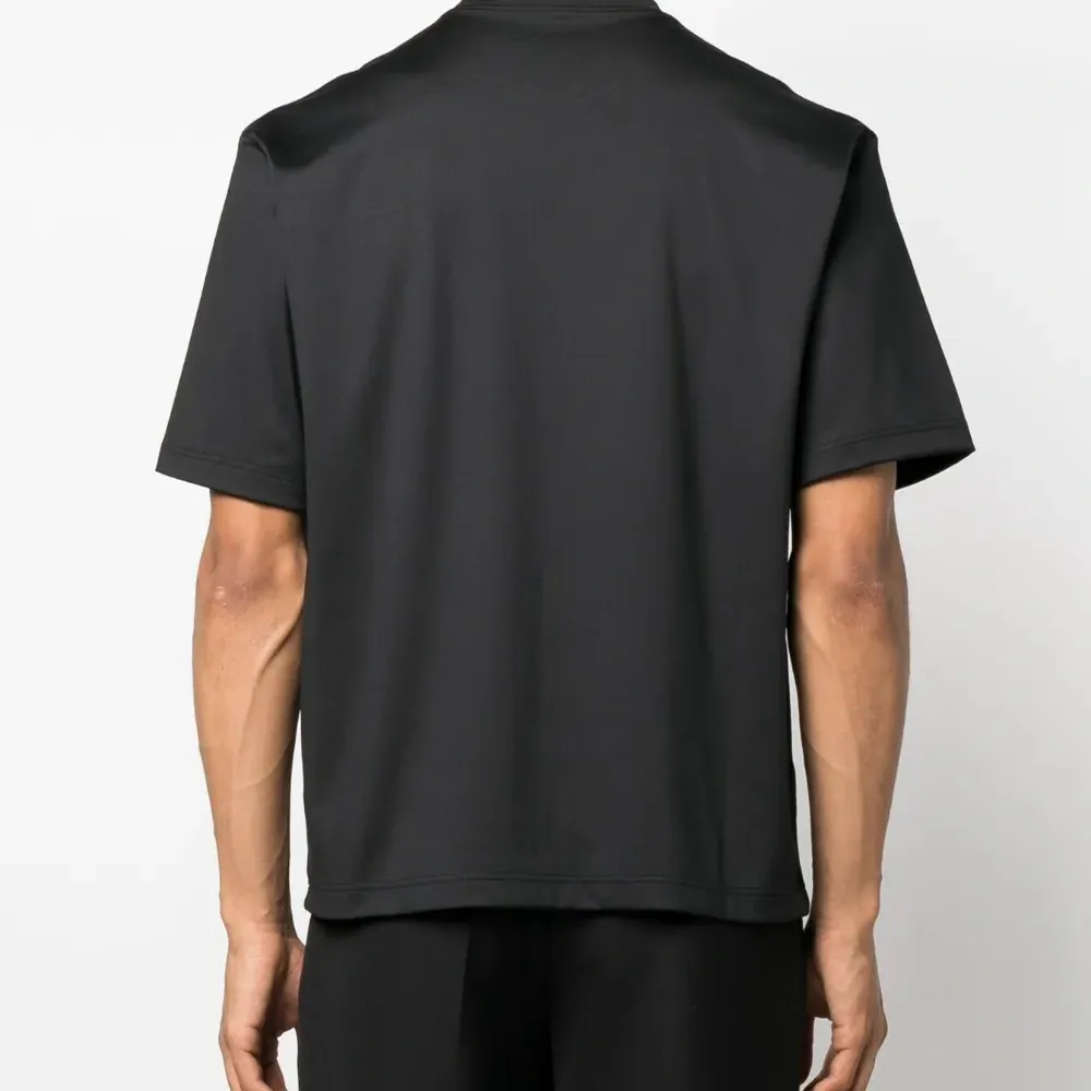 Спортивная футболка с логотипом