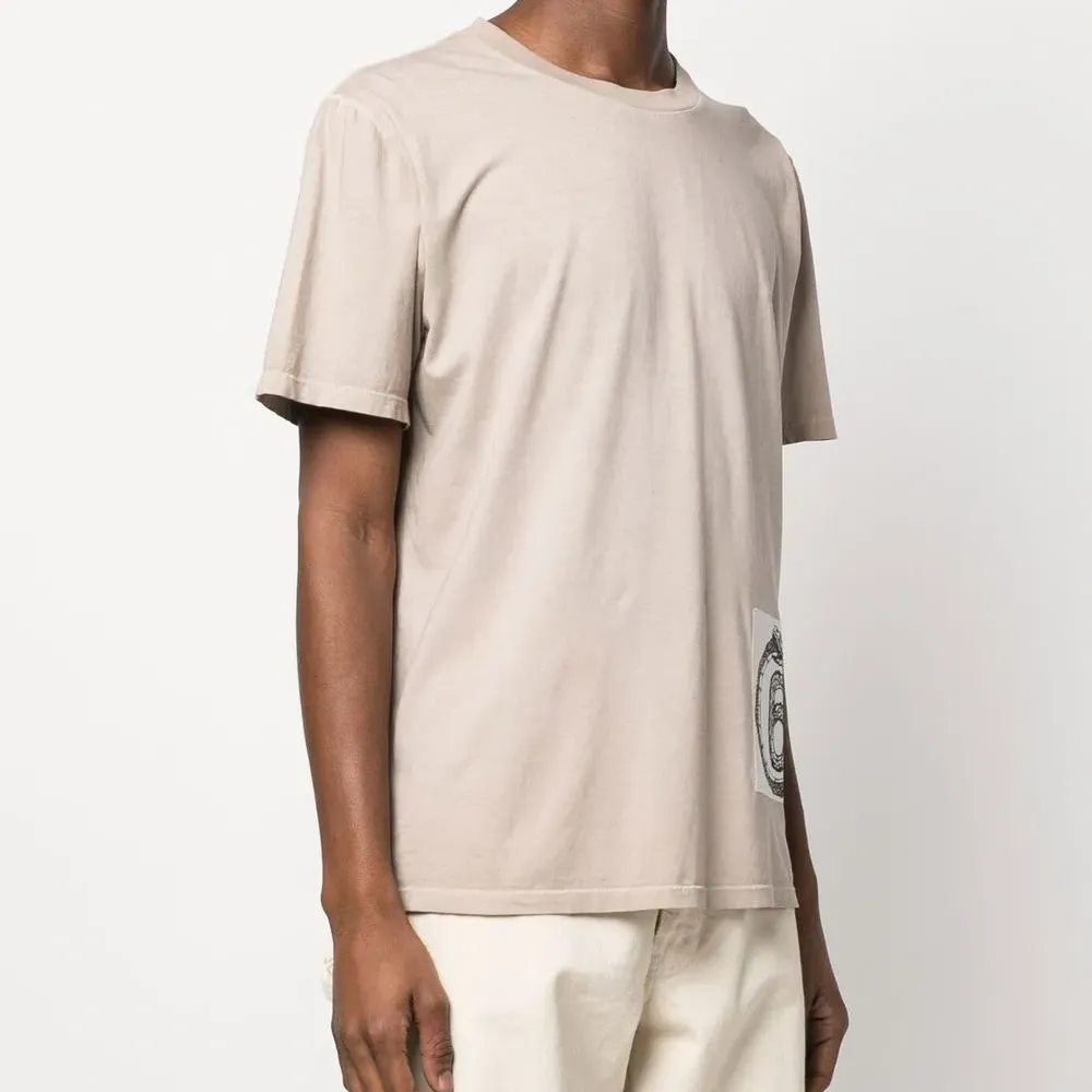 Футболка с нашивкой-логотипом