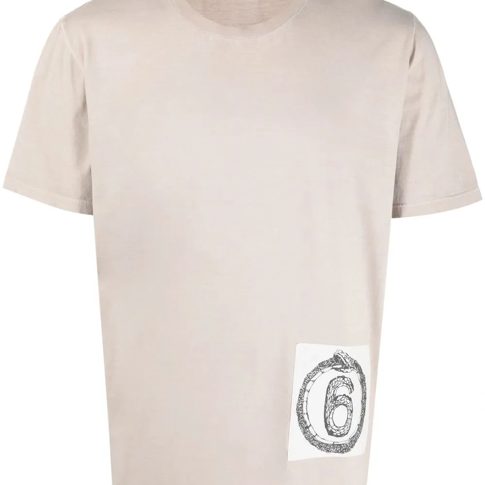 Футболка с нашивкой-логотипом