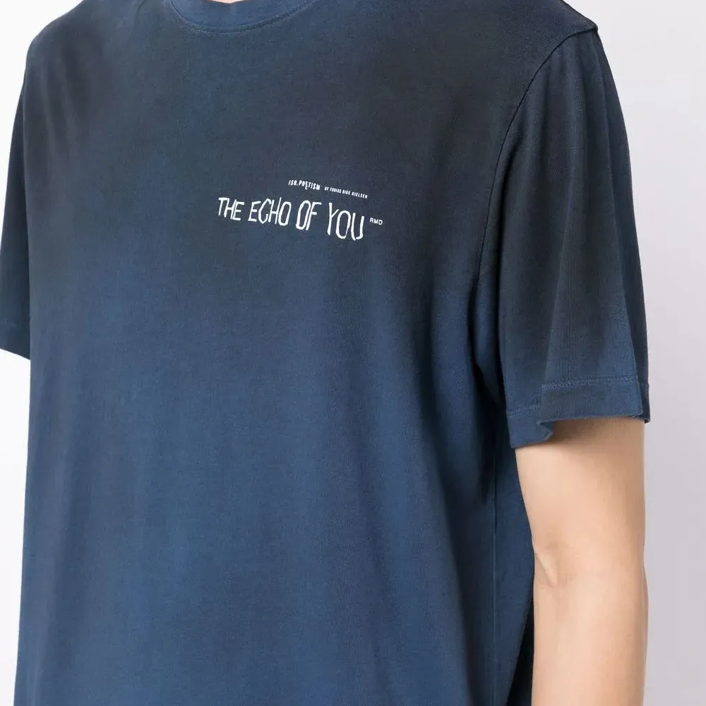 Футболка с узором тай-дай и графичным принтом