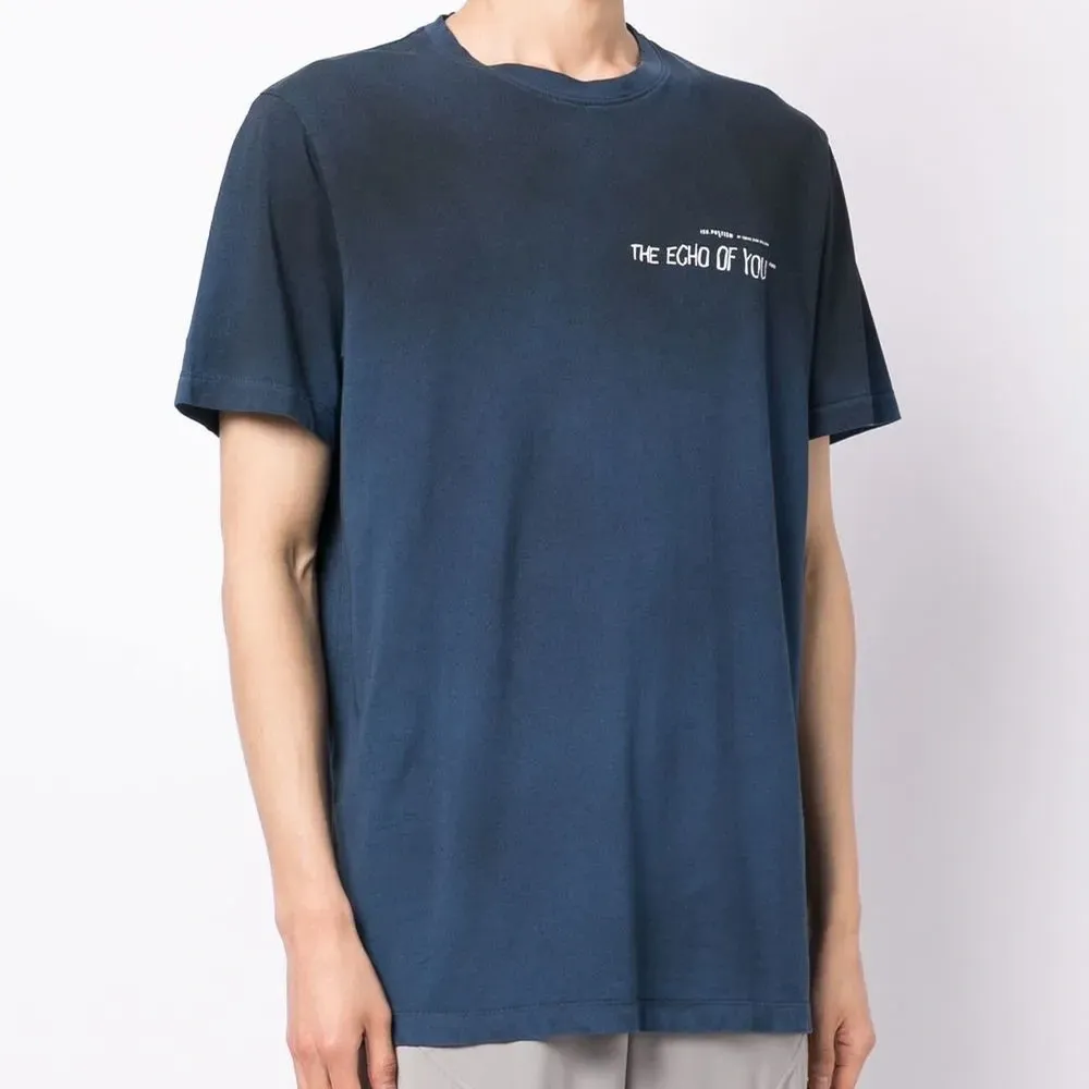 Футболка с узором тай-дай и графичным принтом