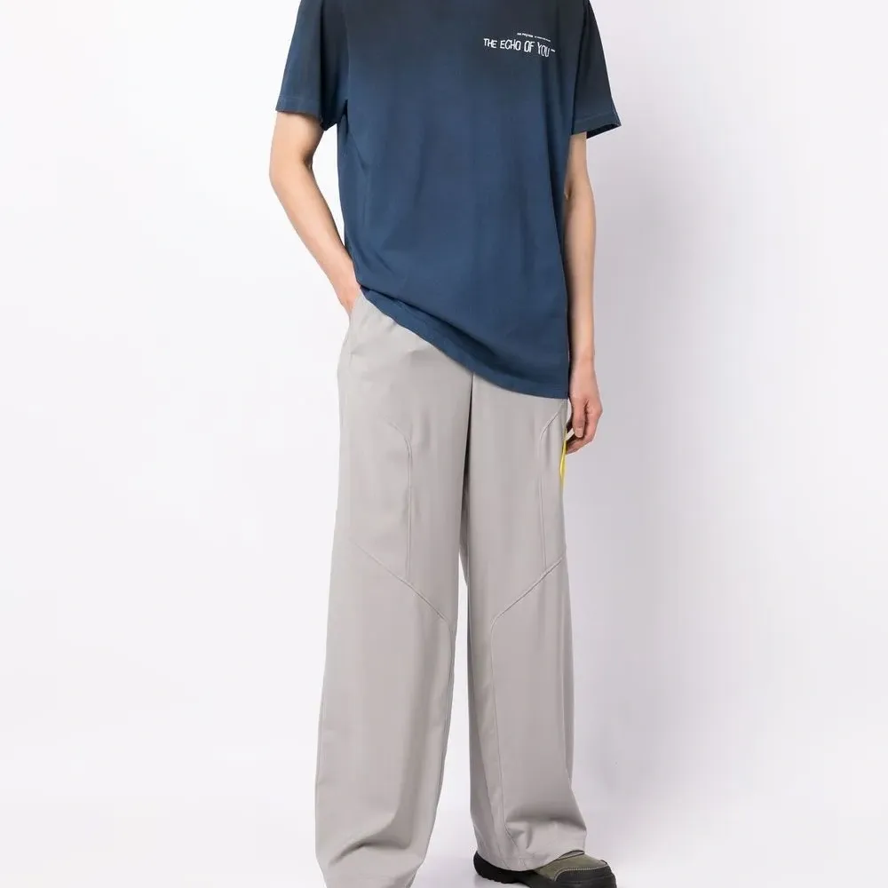 Футболка с узором тай-дай и графичным принтом