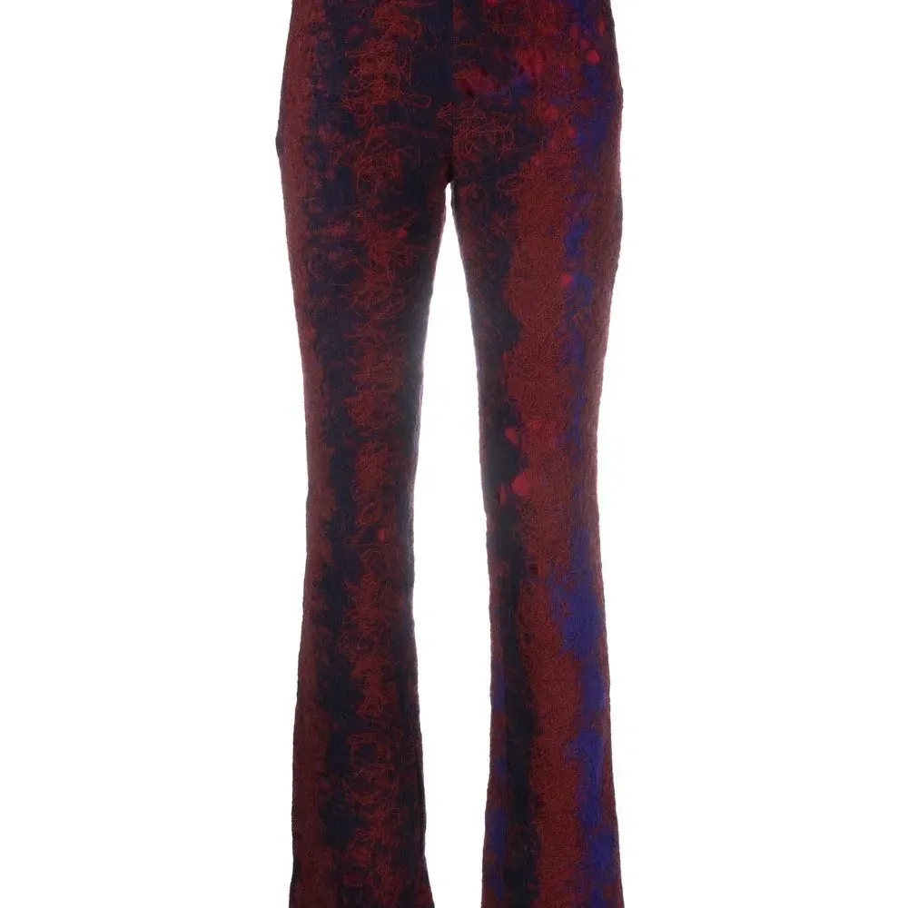 Расклешенные брюки с контрастной строчкой