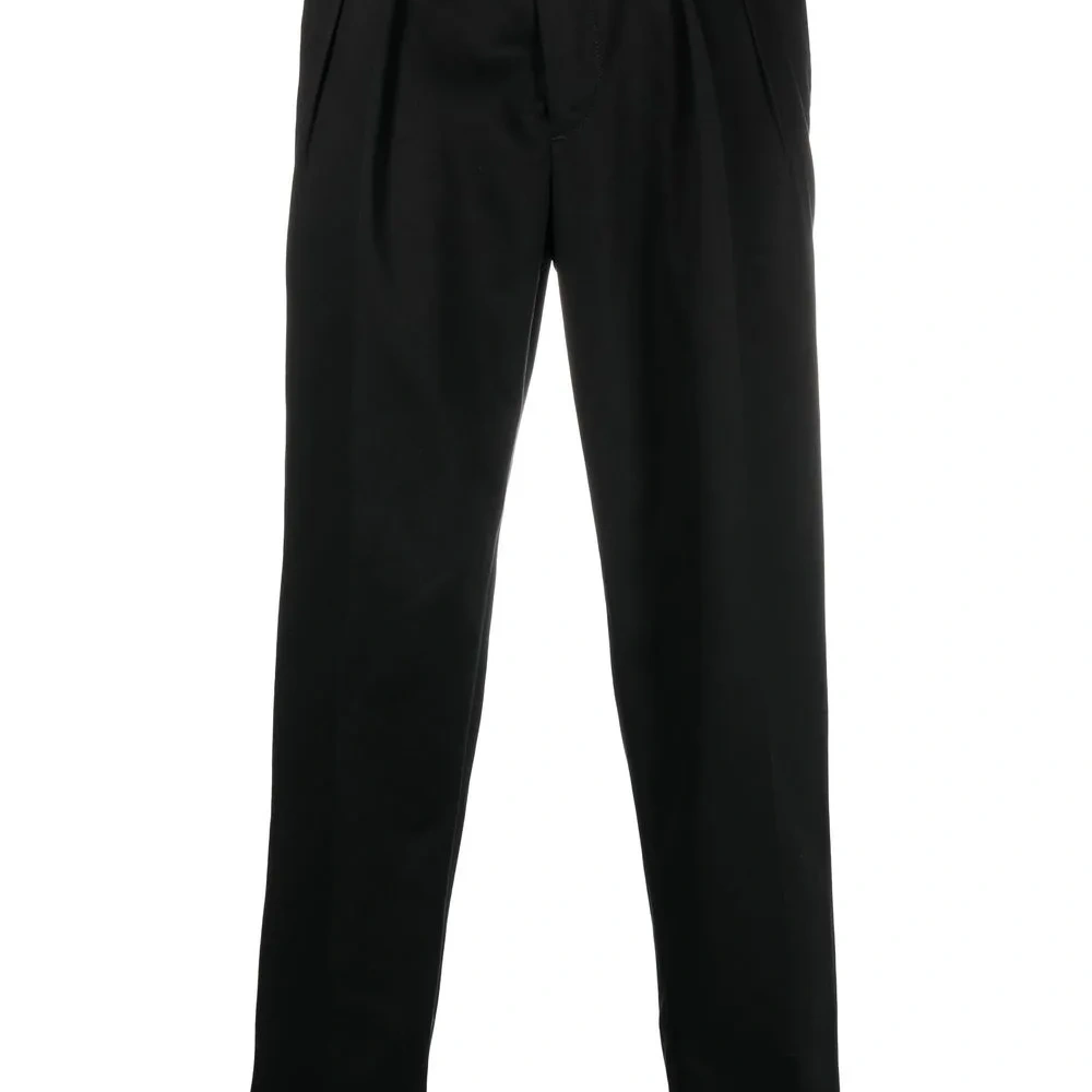 Зауженные брюки со складками