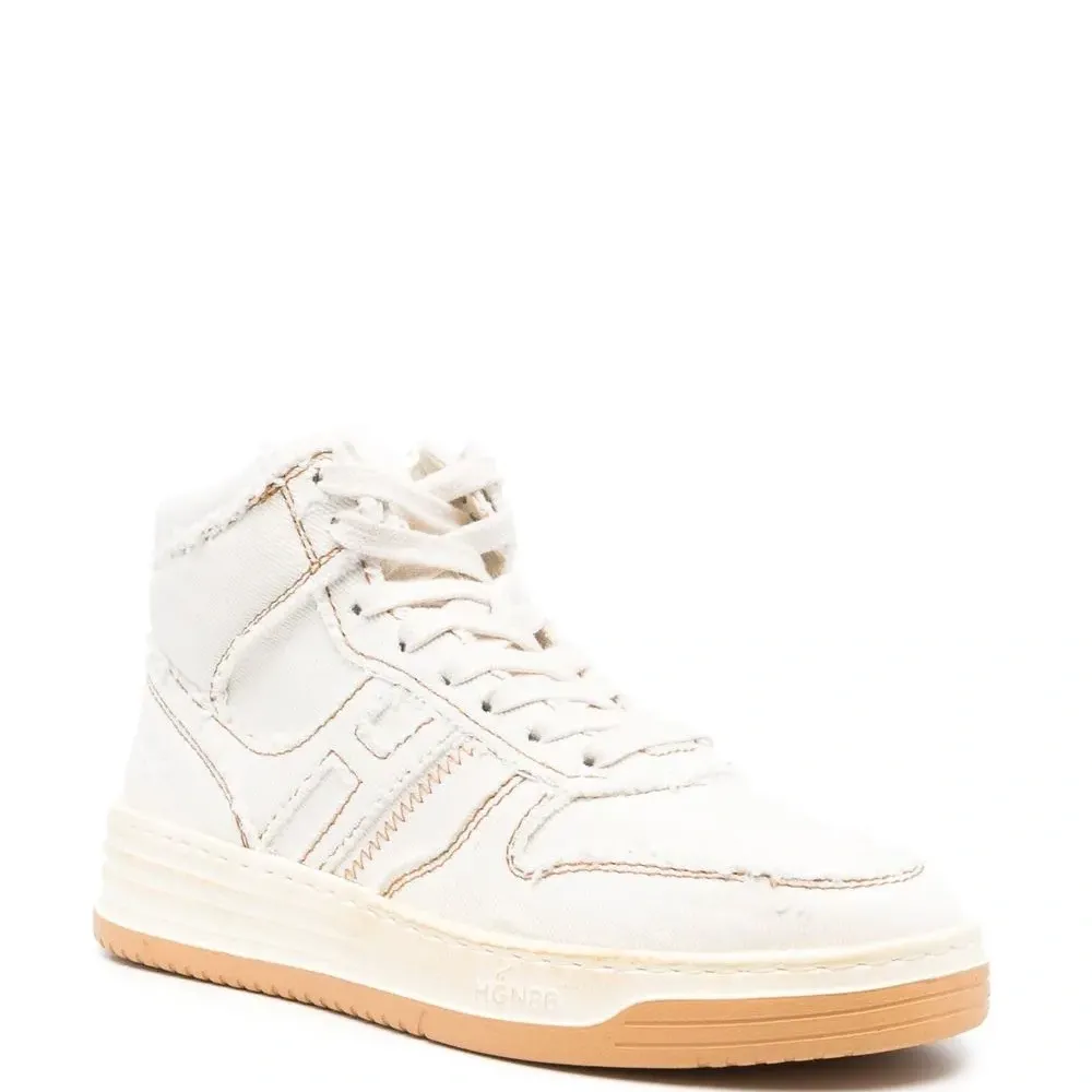 Высокие кроссовки с контрастной строчкой