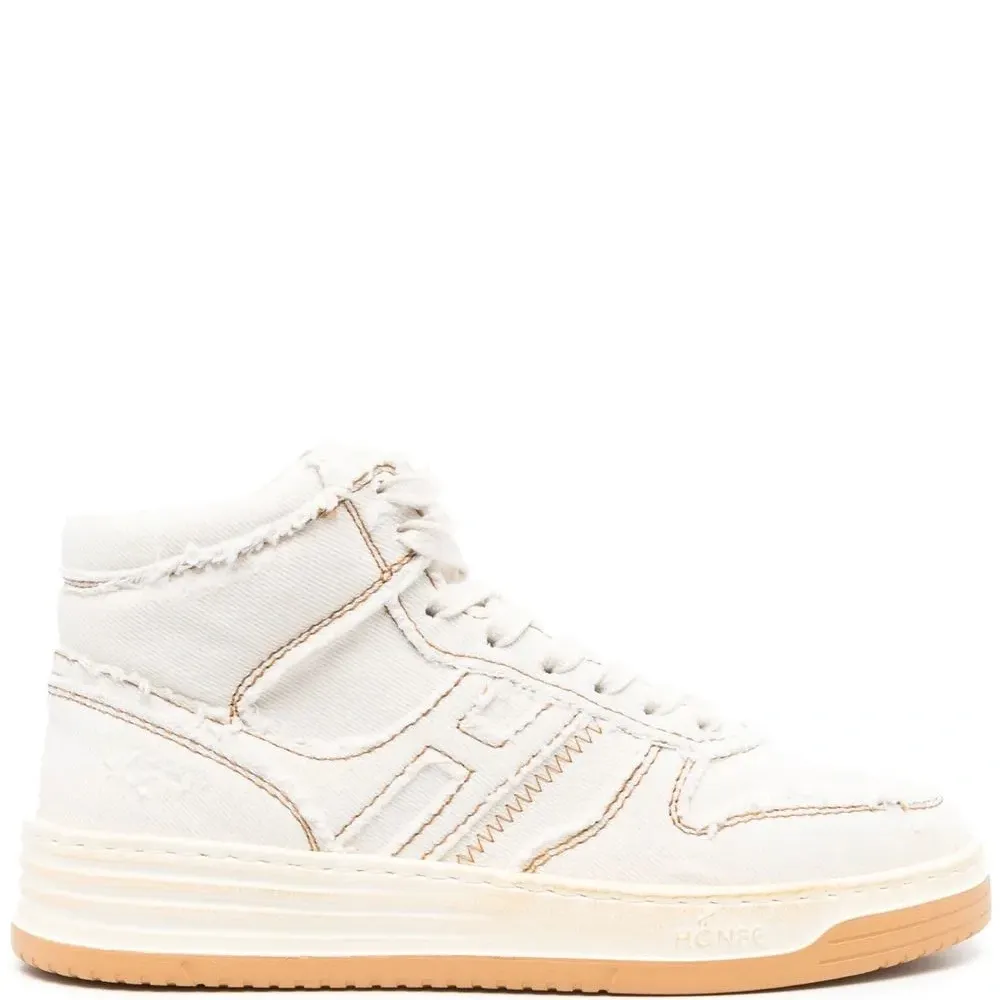 Высокие кроссовки с контрастной строчкой