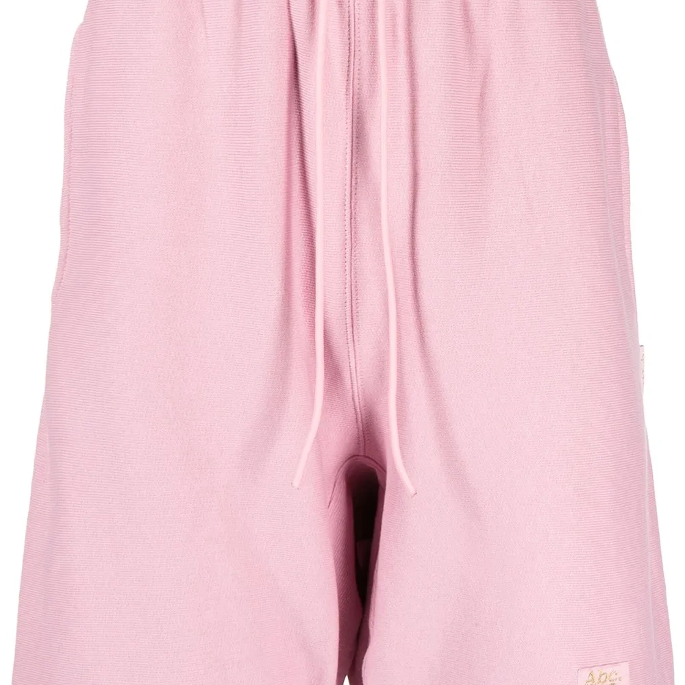 спортивные шорты с вышитым логотипом