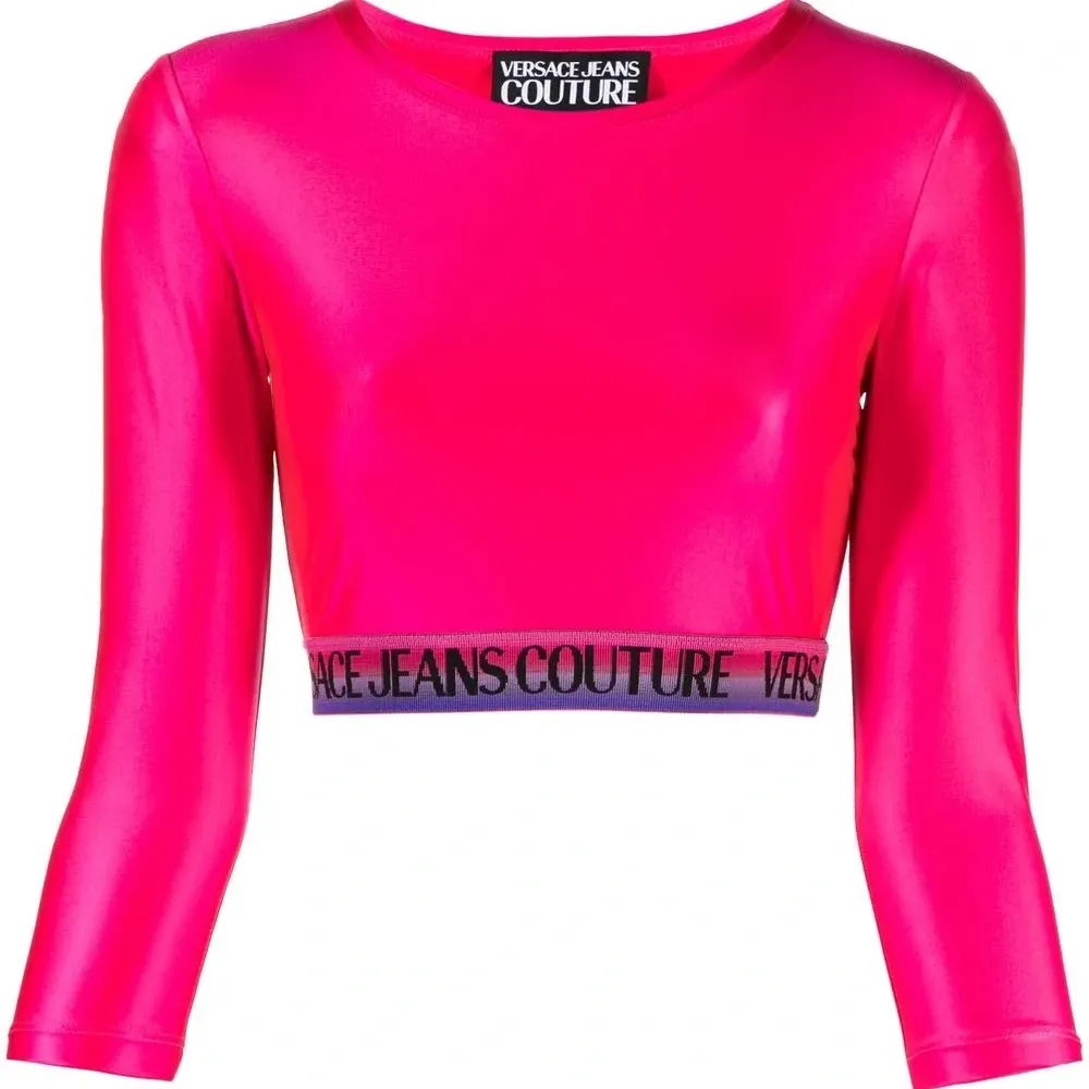 Укороченный топ с логотипом