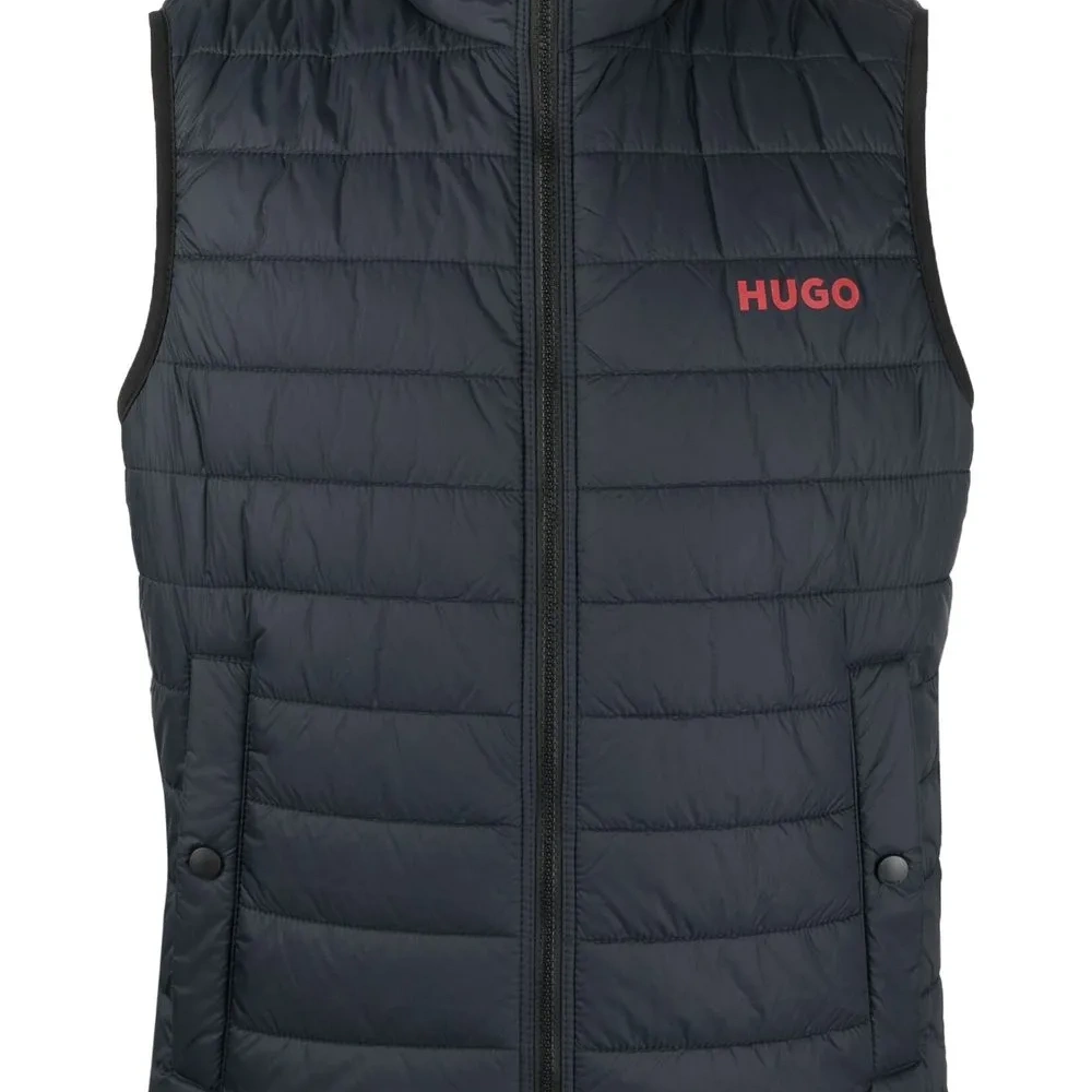 Дутый жилет с логотипом