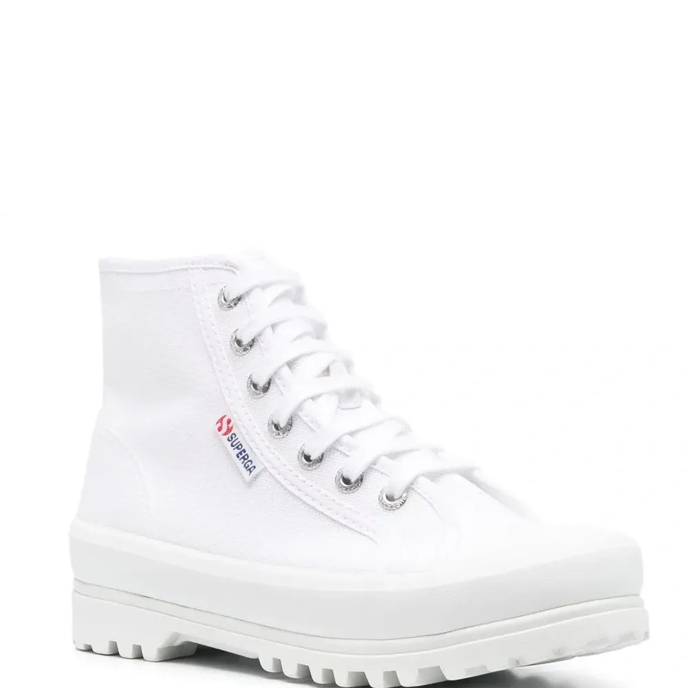 Высокие кроссовки на шнуровке