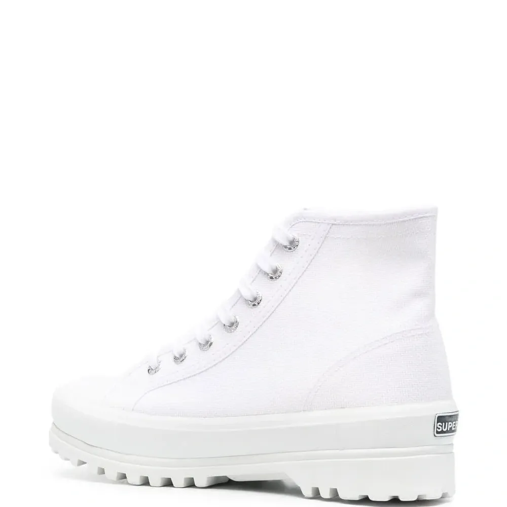 Высокие кроссовки на шнуровке