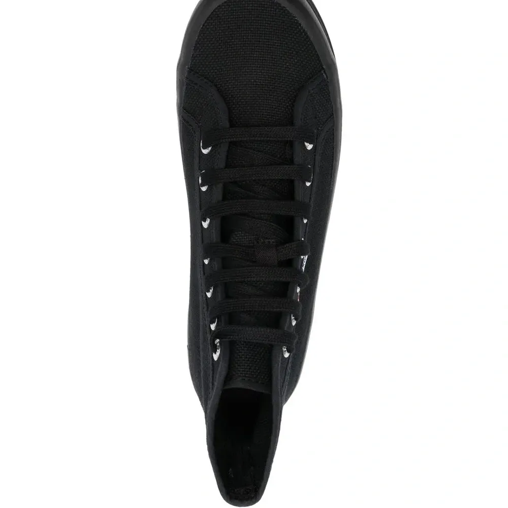 Высокие кроссовки на шнуровке