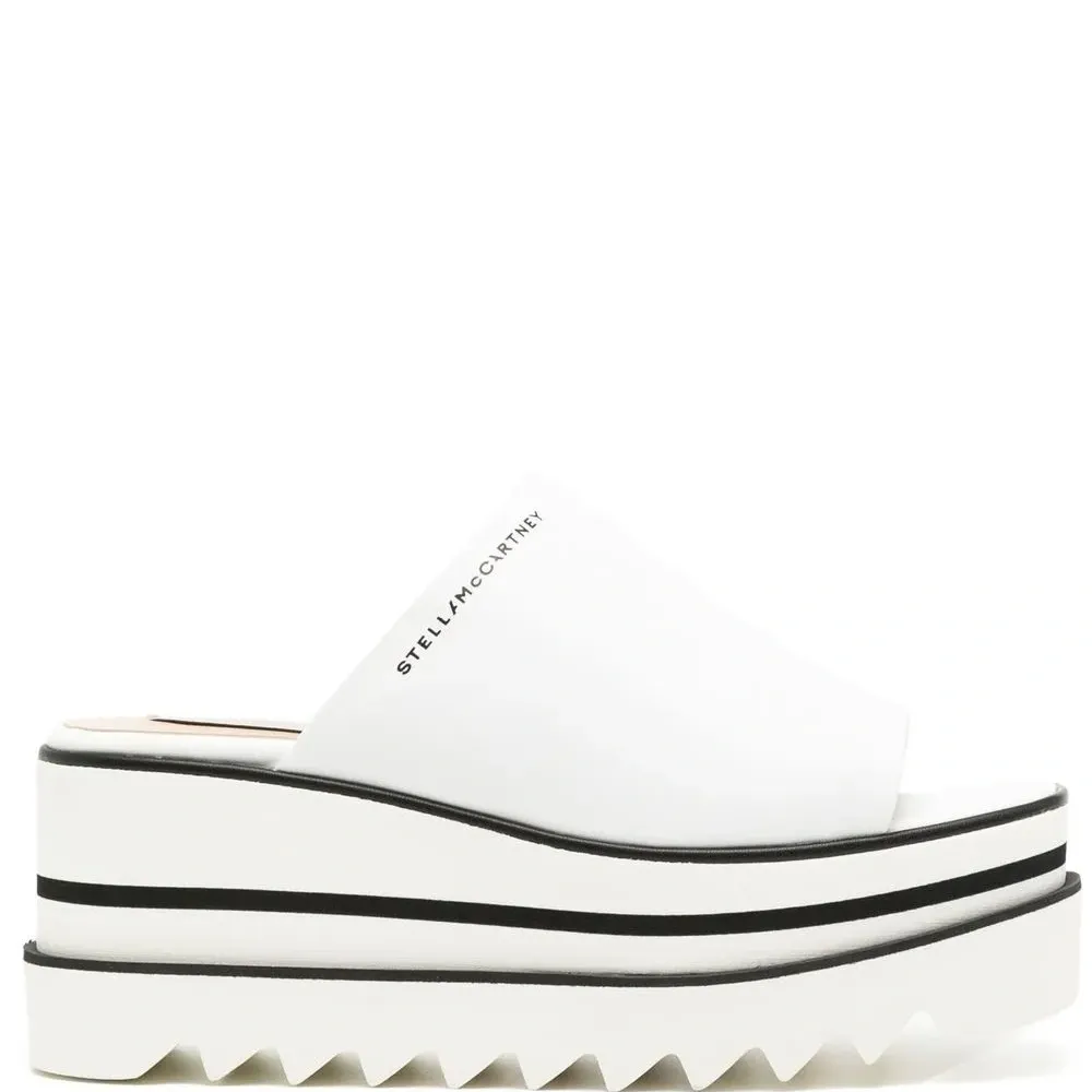 Сандалии на платформе