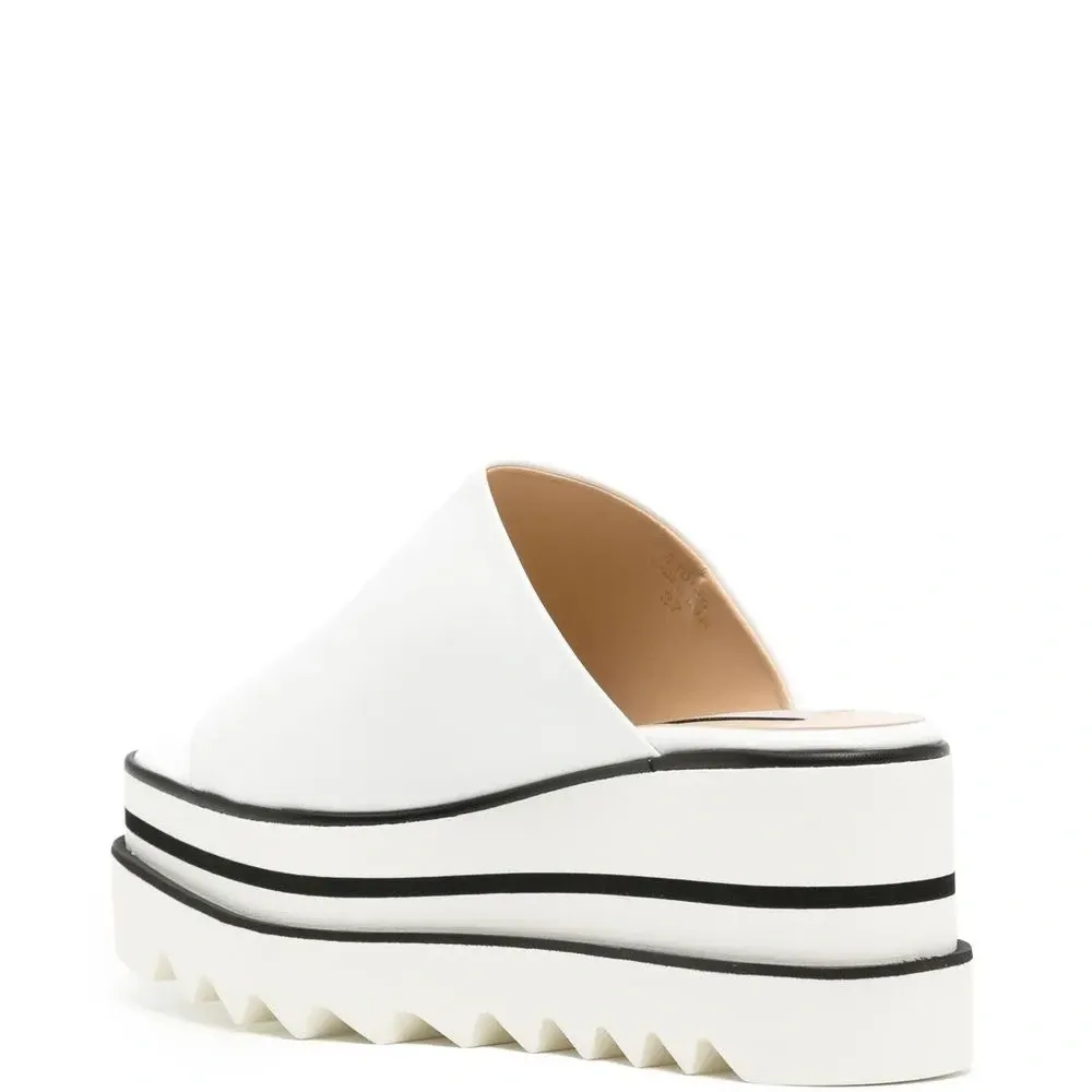 Сандалии на платформе