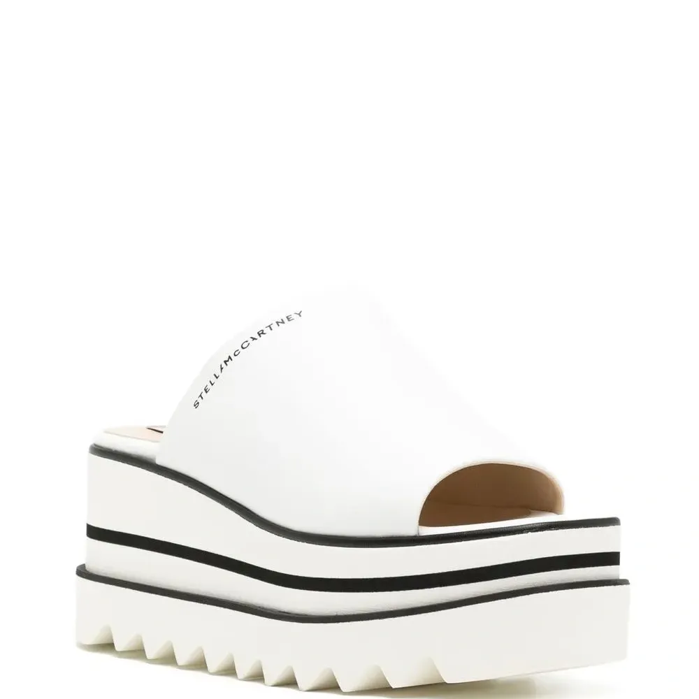 Сандалии на платформе