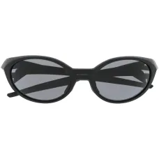 Солнцезащитные очки в овальной оправе