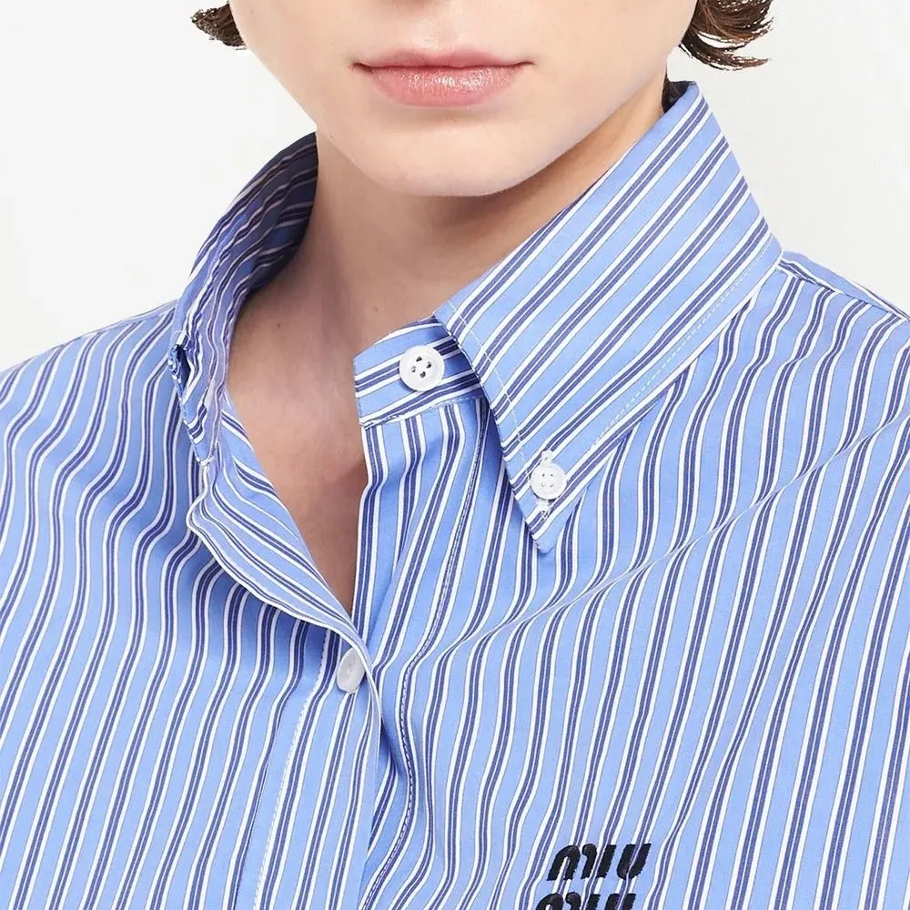 Серьги-гвоздики с тисненым логотипом