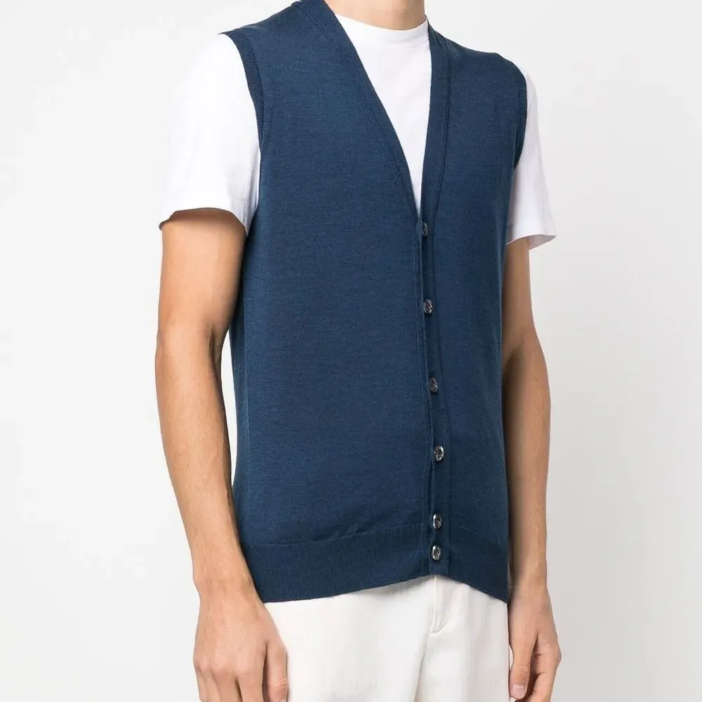 Жилет с V-образным вырезом