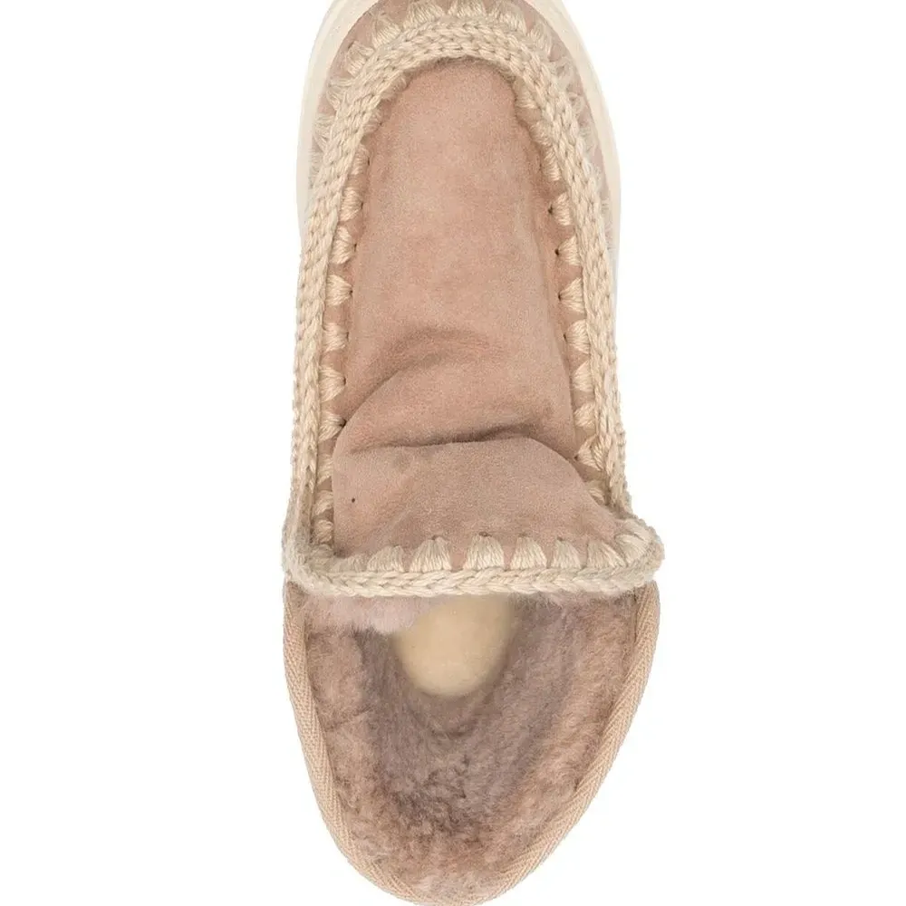 Ботинки с отделкой в технике кроше