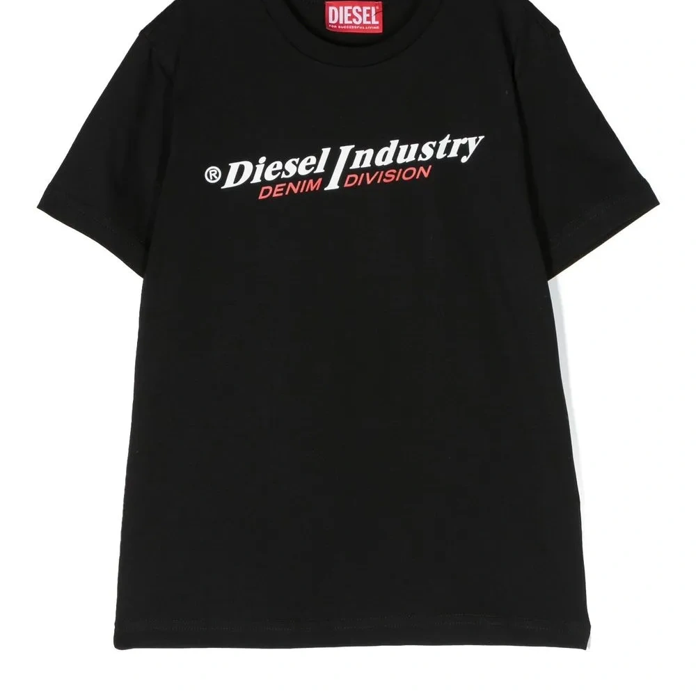 Футболка с логотипом