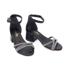 Сандалии со стразами