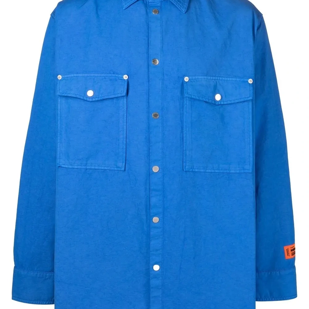 Рубашка с нашивкой-логотипом