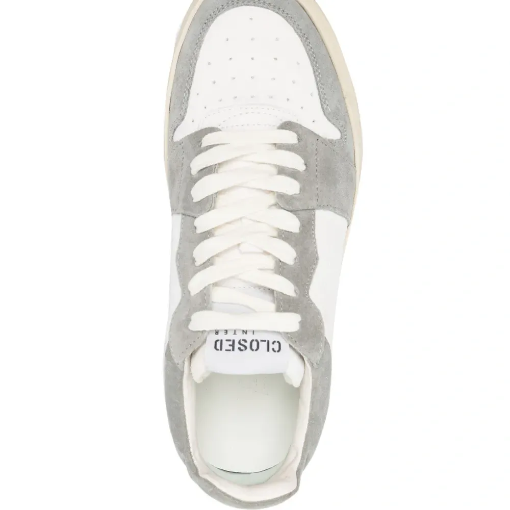 Кроссовки со вставками