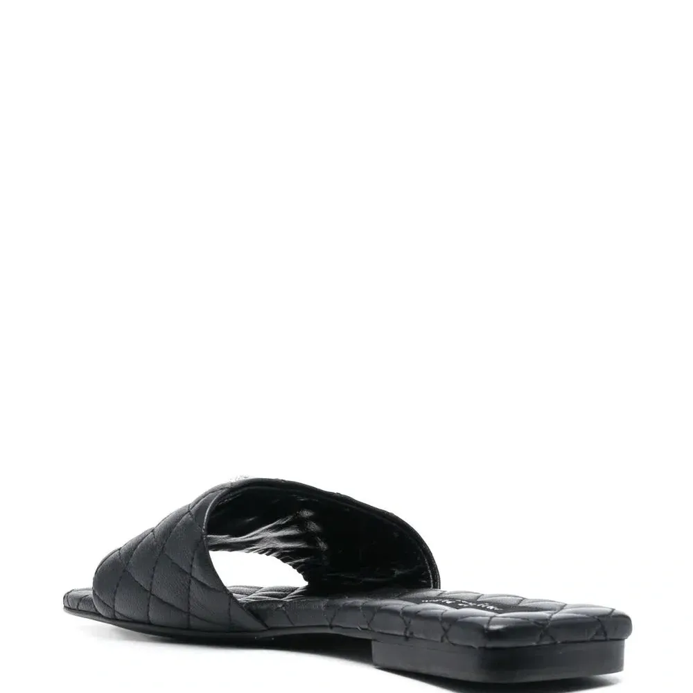 Стеганые шлепанцы с декором skull