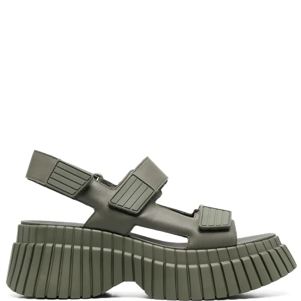 Сандалии на массивной подошве