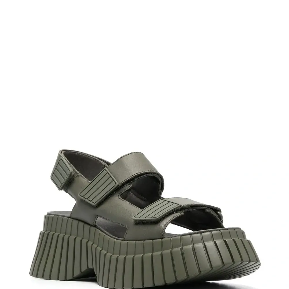 Сандалии на массивной подошве