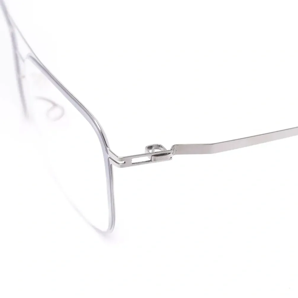 Очки в квадратной оправе