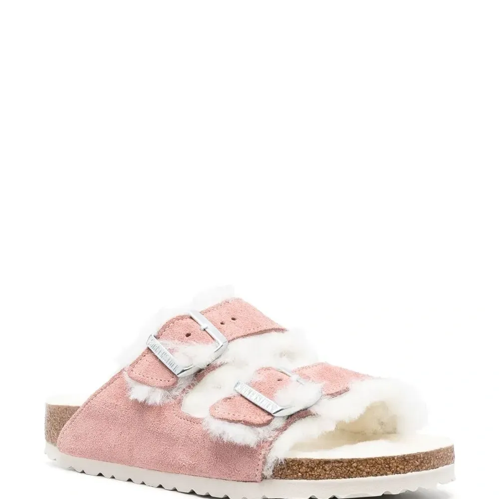 Меховые шлепанцы