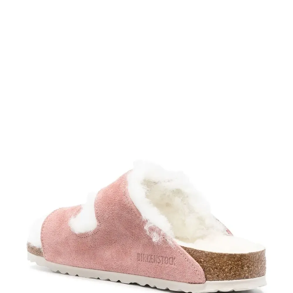 Меховые шлепанцы