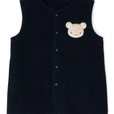 Жилет с круглым вырезом и нашивкой